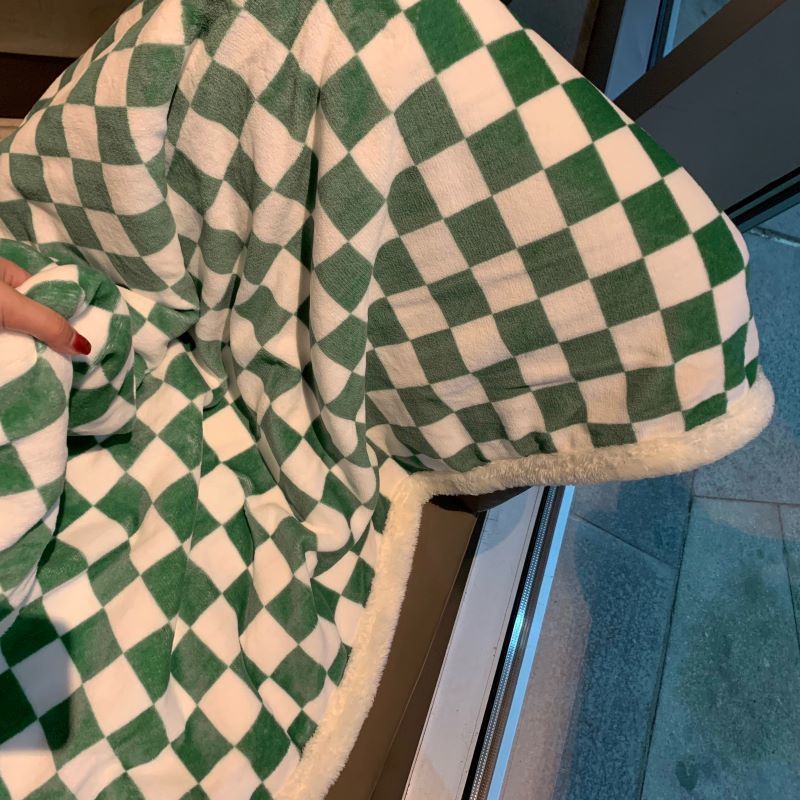 Checkered Blanket (Various Colors / Sizes)